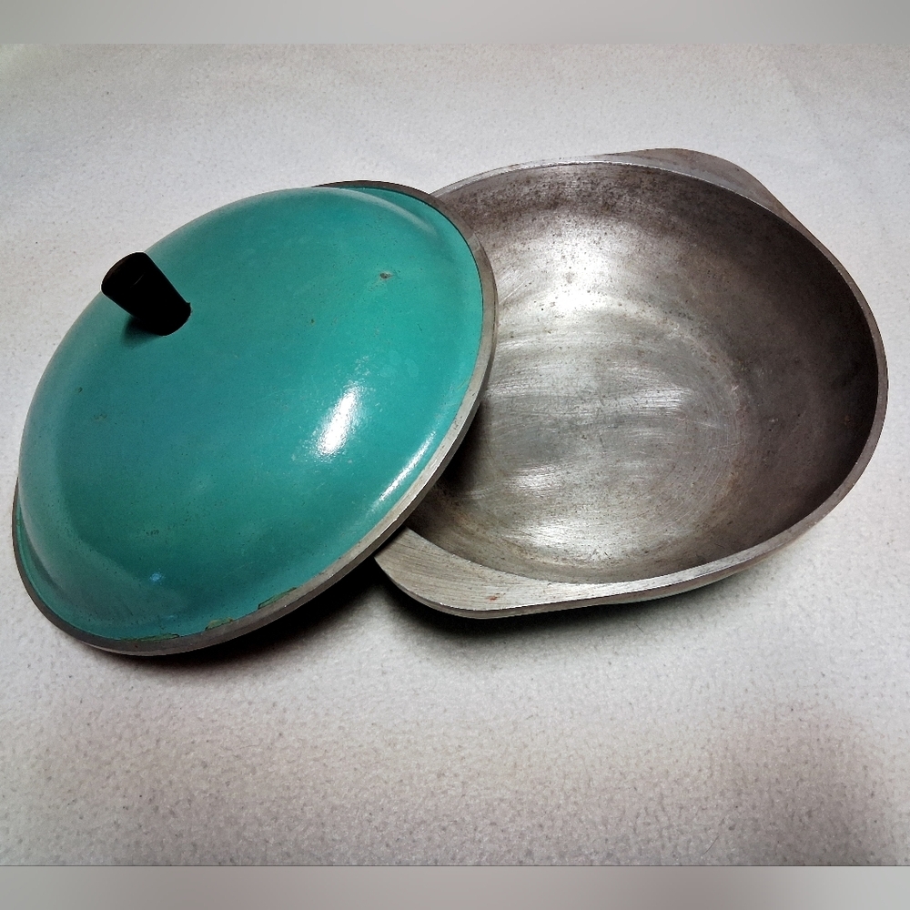 Vintage Turquoise Dutch Oven with Lid